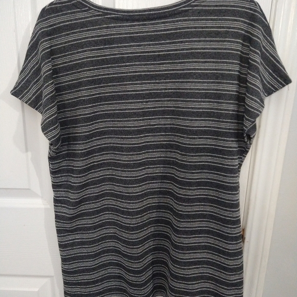 $ LOVE Scarlet short sleeves shirt . Buttons on shoulders. Size M - Picture 5 of 5